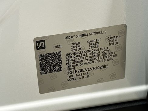 Used 2027 Chevrolet Bolt RS FWD image 33