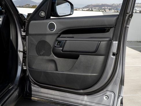 Used 2025 Land Rover Discovery S image 21