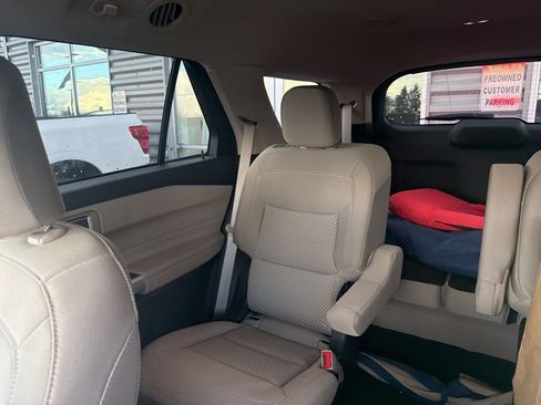 Used 2024 Ford Explorer XLT w/ Class IV Trailer Tow Package image 16