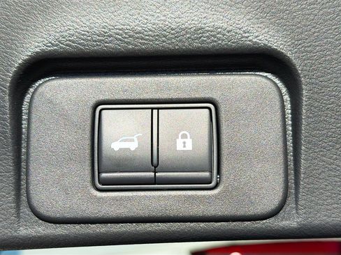 Used 2021 Nissan Rogue SV w/ Premium Package FWD image 12
