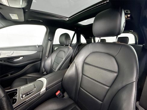 Used 2021 Mercedes-Benz GLC 300 image 3