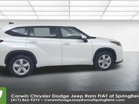 Used 2023 Toyota Highlander LE image 16