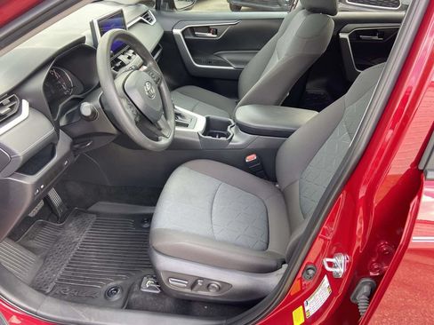 Used 2025 Toyota RAV4 XLE w/ Convenience Package FWD image 21