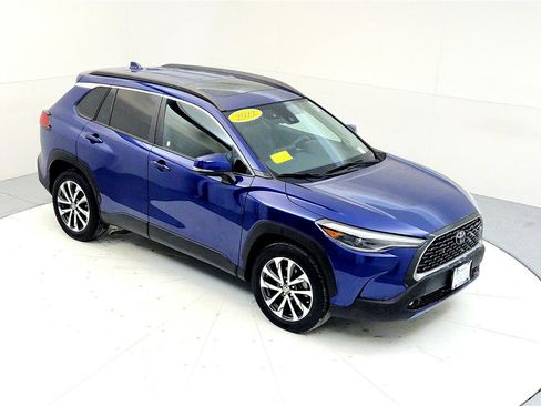 Certified 2022 Toyota Corolla Cross XLE image 19