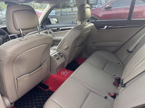 Used 2014 Mercedes-Benz C 250 Sedan image 3