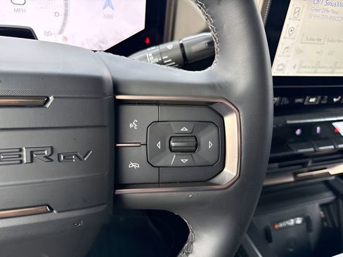 Used 2025 GMC Hummer EV 2X AWD/4WD image 17