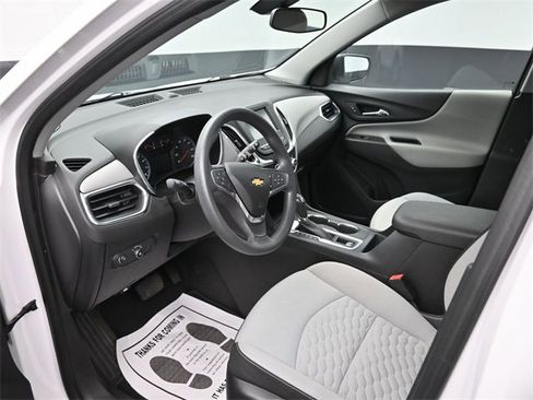 Used 2018 Chevrolet Equinox LS image 12