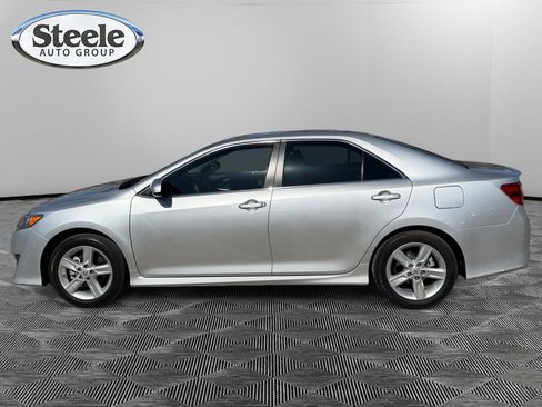 Used 2013 Toyota Camry SE image 2