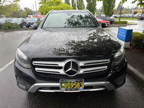 Used 2019 Mercedes-Benz GLC 300 4MATIC image 2