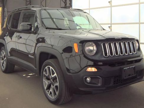 Used 2015 Jeep Renegade Latitude w/ Popular Equipment Group AWD/4WD image 2