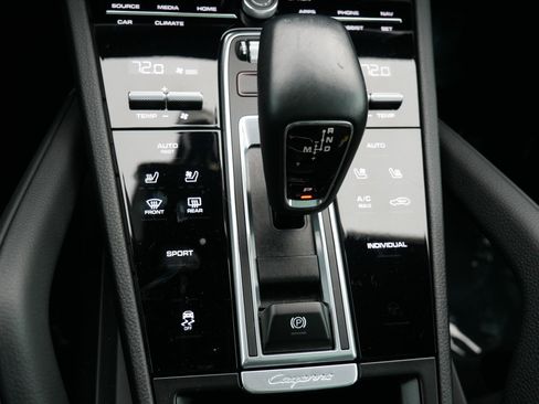 Used 2021 Porsche Cayenne image 31