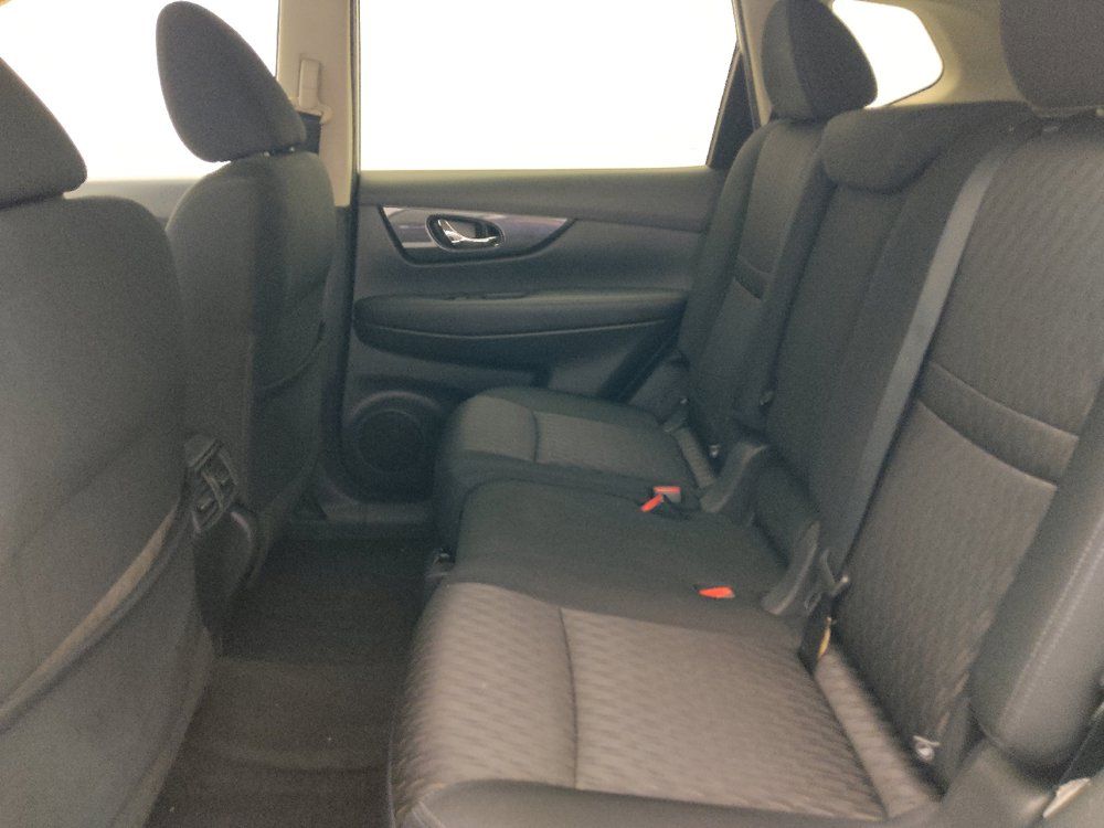 Used 2017 Nissan Rogue SV w/ SV Premium Package FWD image 18