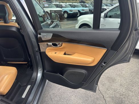 Used 2018 Volvo XC90 T6 Momentum w/ Convenience Package image 26