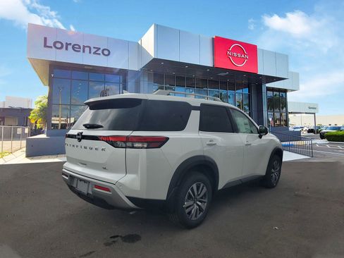 New 2025 Nissan Pathfinder SL image 4