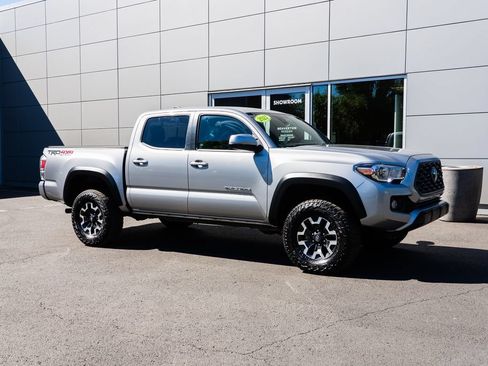 Used 2021 Toyota Tacoma TRD Off-Road w/ Technology Package AWD/4WD image 31