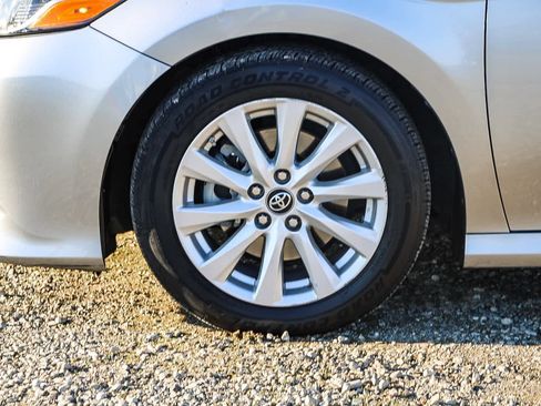 Used 2019 Toyota Camry L image 9