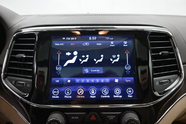 Used 2019 Jeep Grand Cherokee Overland AWD/4WD image 15