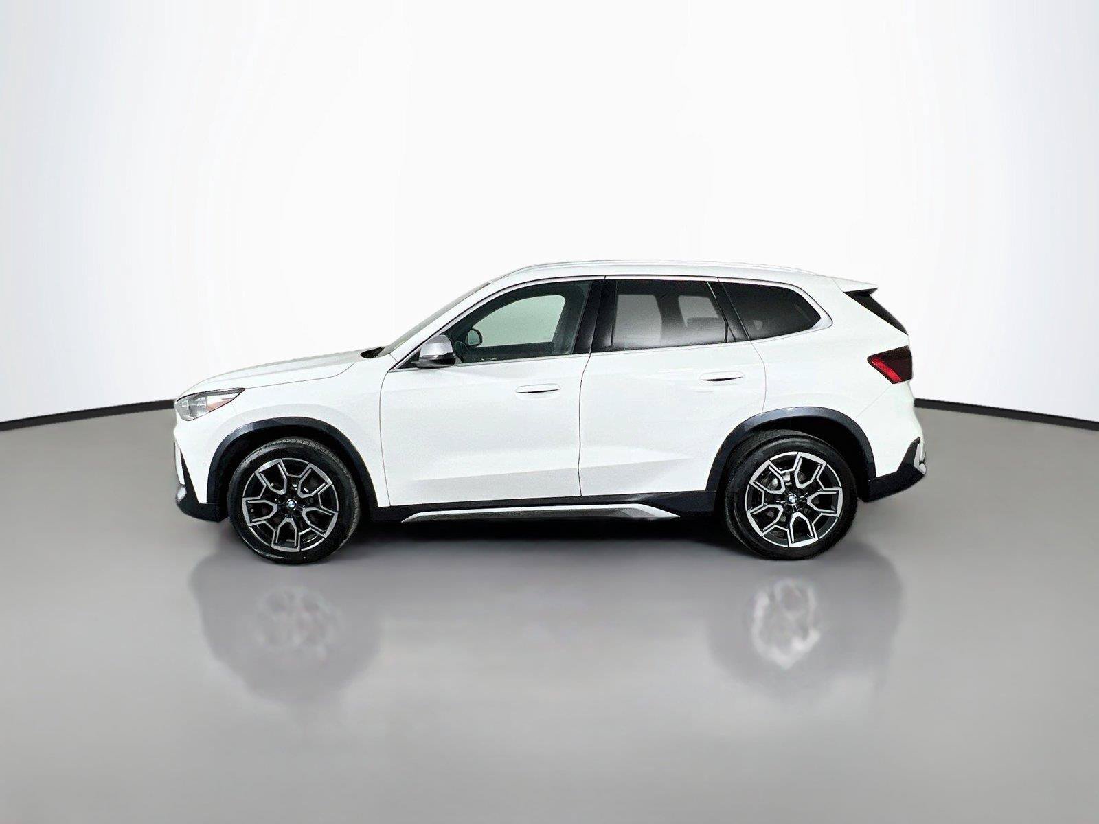 Used 2024 BMW X1 xDrive28i w/ Convenience Package AWD/4WD image 3