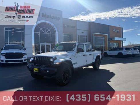 Used 2021 Jeep Gladiator Willys image 1