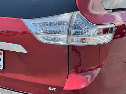Used 2017 Toyota Sienna SE FWD image 24