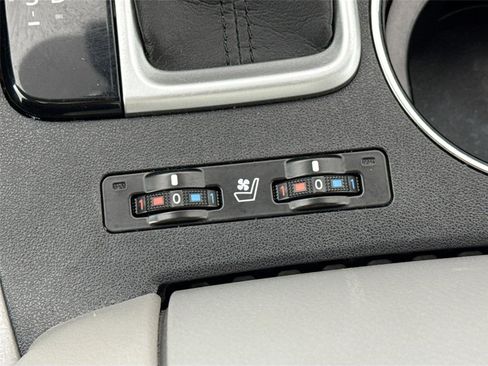 Used 2017 Toyota Highlander Limited Platinum image 8