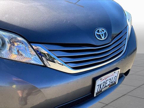 Used 2015 Toyota Sienna XLE Premium AWD/4WD image 29
