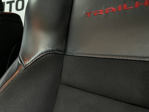 Used 2019 Jeep Grand Cherokee Trailhawk AWD/4WD image 18