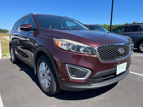 Used 2017 Kia Sorento FWD image 7