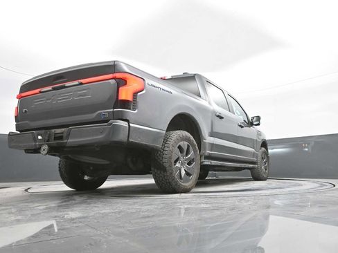 Used 2023 Ford F150 Lightning Lariat image 39