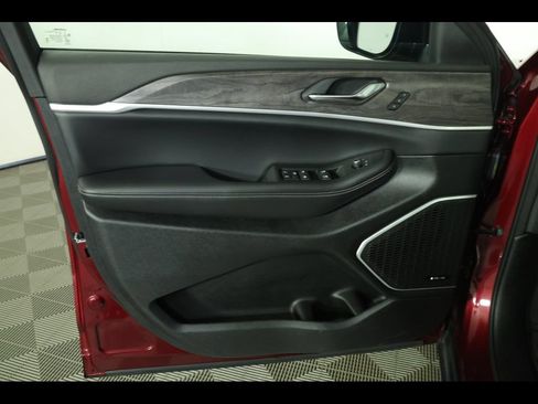 Used 2024 Jeep Grand Cherokee Limited 4xe AWD/4WD image 26