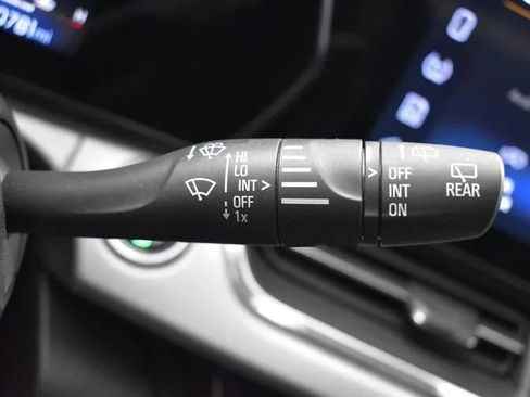 Used 2025 Chevrolet Trax LT FWD image 26