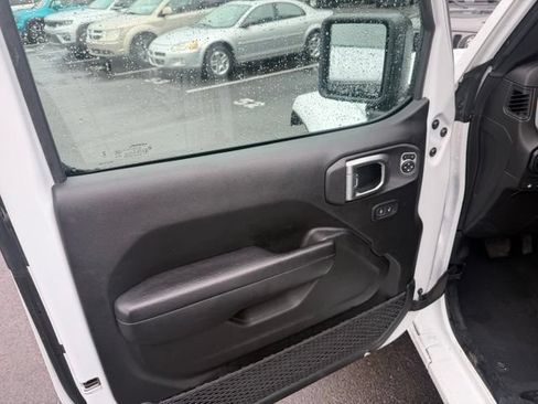 Used 2024 Jeep Wrangler Unlimited w/ Convenience Group AWD/4WD image 5