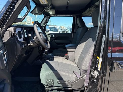 New 2026 Jeep Gladiator Sport image 17