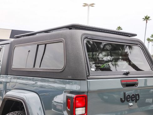 Used 2025 Jeep Gladiator Sport AWD/4WD image 10