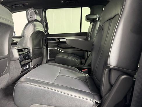 Used 2024 Jeep Wagoneer Series II image 28