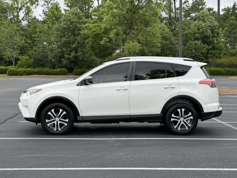 Used 2016 Toyota RAV4 LE FWD image 4