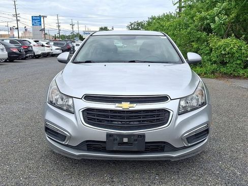 Used 2015 Chevrolet Cruze LT FWD image 2