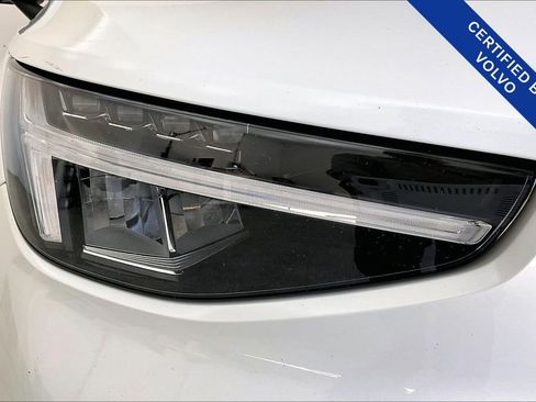 Certified 2023 Volvo XC40 B5 Ultimate w/ Protection Package Premier image 37