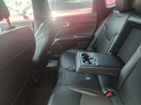 Used 2024 Jeep Compass Latitude w/ Convenience Group AWD/4WD image 10