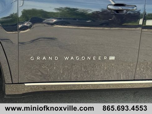 Used 2024 Jeep Grand Wagoneer L Series III AWD/4WD image 10