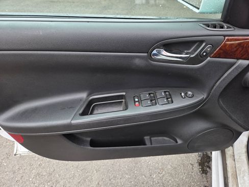 Used 2011 Chevrolet Impala LT FWD image 8
