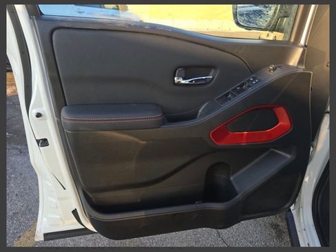 Used 2024 Nissan Frontier PRO-4X w/ Pro Convenience Package image 9