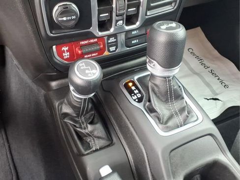 Used 2025 Jeep Wrangler Unlimited Rubicon AWD/4WD image 9