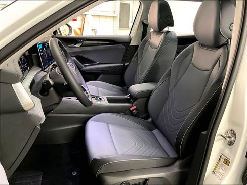 New 2026 Volkswagen Tiguan SE FWD image 11