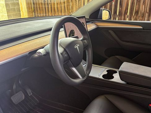 Used 2024 Tesla Model Y Long Range AWD/4WD image 22