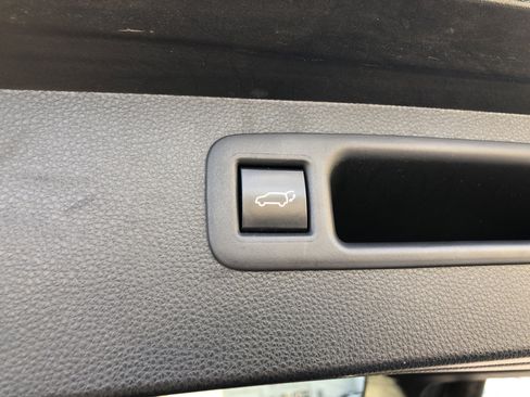 Used 2022 Toyota Highlander XLE image 5