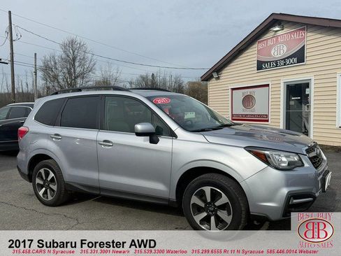Used 2017 Subaru Forester 2.5i Limited AWD/4WD image 2
