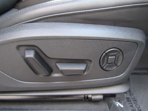 Used 2023 Audi Q3 2.0T Premium Plus w/ Premium Plus Package image 20