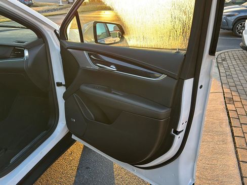 Used 2025 Cadillac XT5 Premium Luxury image 12