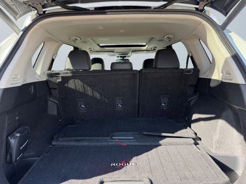 Used 2023 Nissan Rogue SL w/ SL Premium Package image 16
